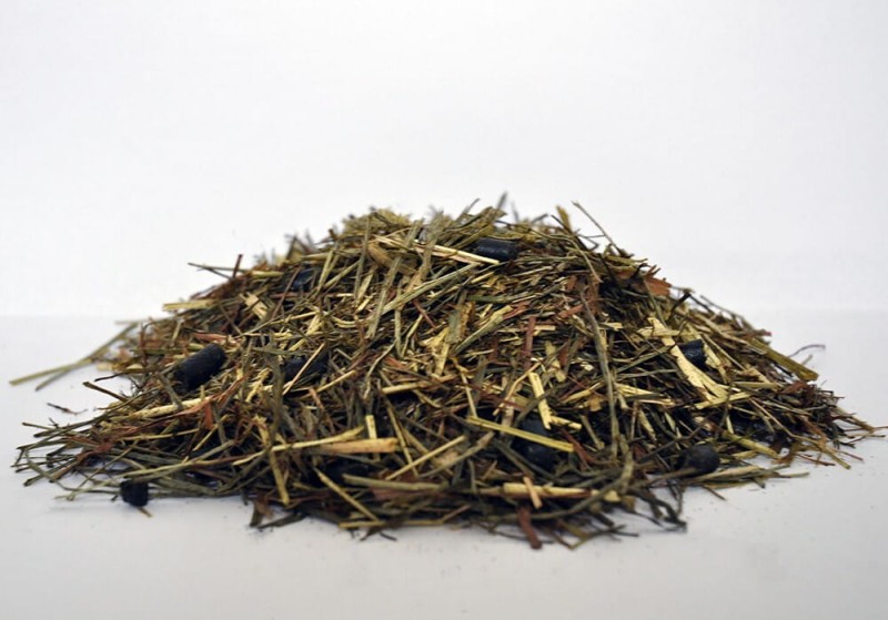 dengie-meadow-grass-with-herbs-15kg-sieczka-dla-koni-z-dodatkiem-ziol.jpg